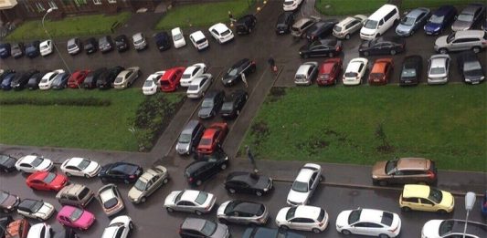 Россиянам напомнили, что за самозахват парковки теперь грозит штраф до 10 тысяч рублей