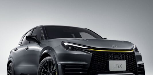 У кроссовера Lexus LBX появилась новая спецверсия