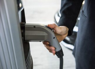 В России создадут зарядную станцию для электромобилей мощностью 320 кВт