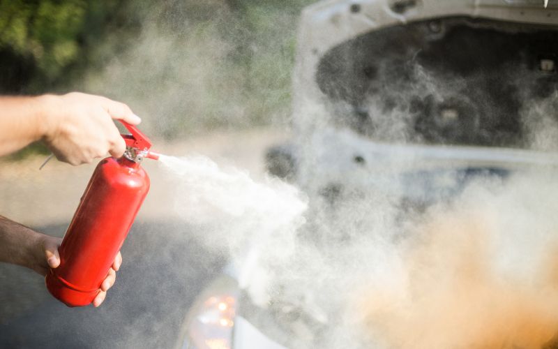 Какие бывают огнетушители для автомобиля, какой лучше, и как его выбрать
