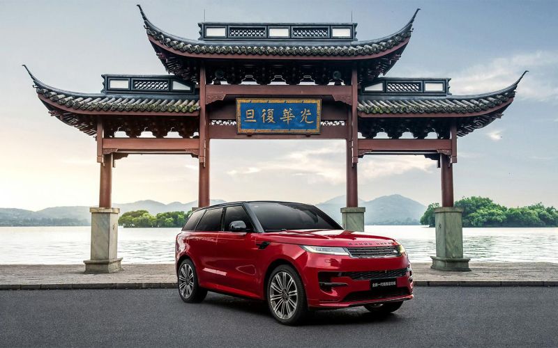 Дилер привез в Россию новый гибридный Range Rover Sport за ₽19,9 млн