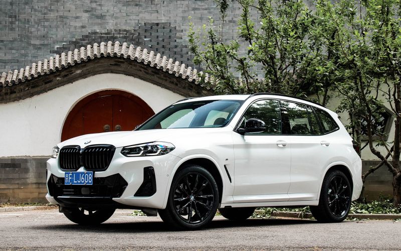 Новый BMW X3, топовая Mazda3 и дешевые Kia. Что купить у дилеров в январе