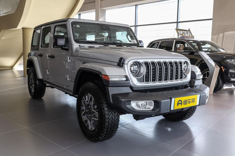 Дилер привез в страну новый гибридный Jeep Wrangler. Подробности и цены