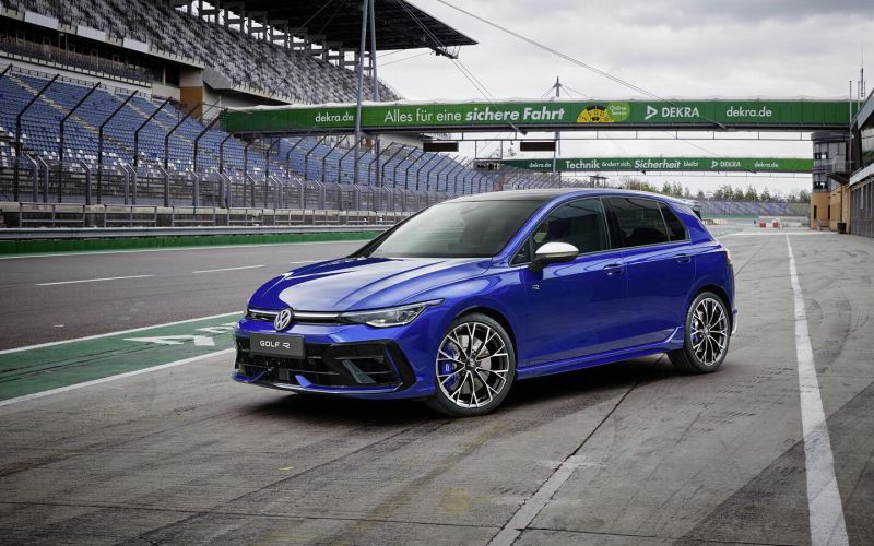 Дилер привез в Россию рестайлинговый Volkswagen Golf R за ₽4,8 млн