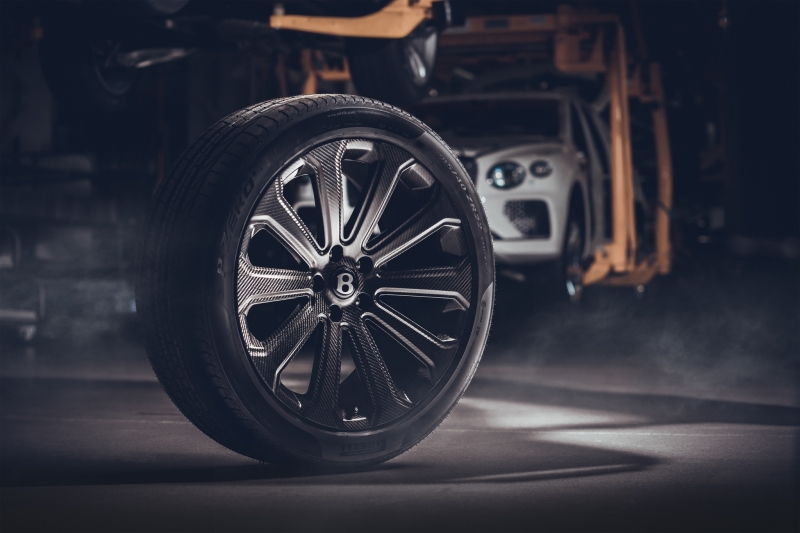 Bentley сделала особую Bentayga с карбоновыми колесами