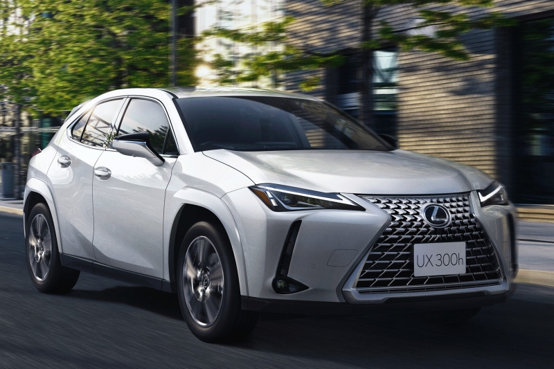 Гибридный Lexus UX получил в Японии две новые спецверсии