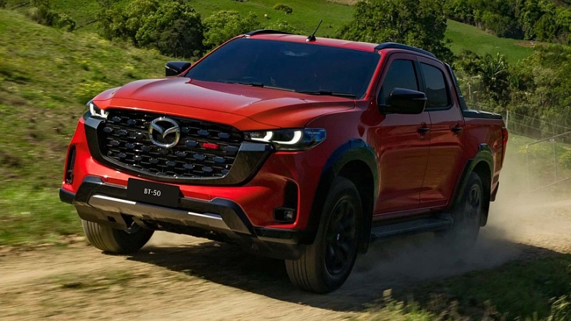 Mazda BT-50 пережил рестайлинг: другая решётка радиатора с большой эмблемой и новая мультимедиа