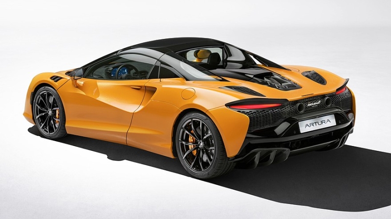 McLaren Artura Spider с 700-сильной гибридной установкой набирает первую сотню за 3 секунды