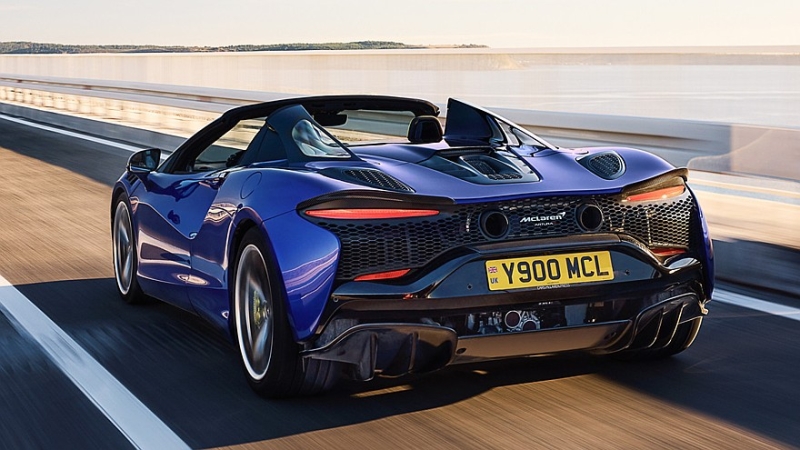 McLaren Artura Spider с 700-сильной гибридной установкой набирает первую сотню за 3 секунды