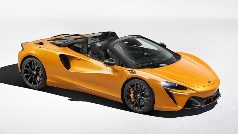 McLaren Artura Spider с 700-сильной гибридной установкой набирает первую сотню за 3 секунды