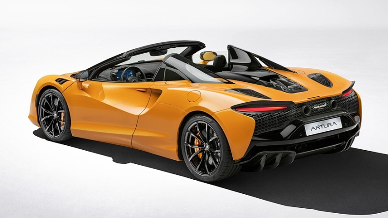 McLaren Artura Spider с 700-сильной гибридной установкой набирает первую сотню за 3 секунды