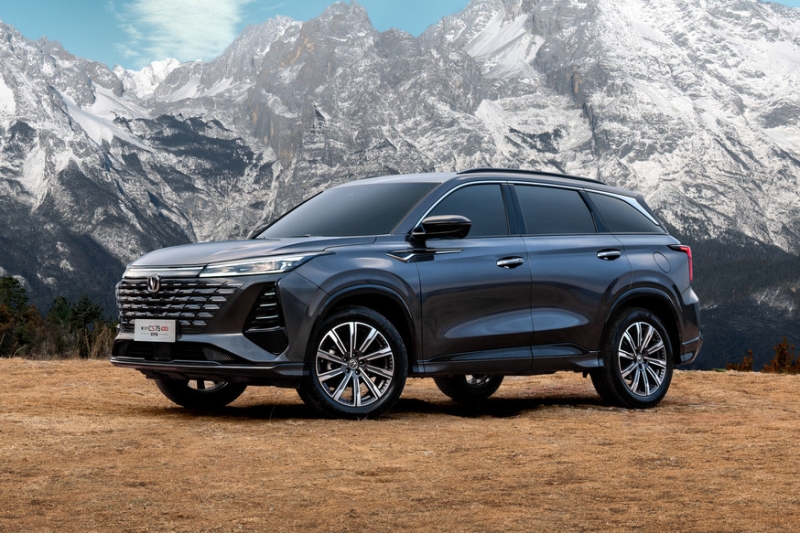 Новый Changan CS75 Plus скоро стартует в России: кроссовер предложат с двумя моторами