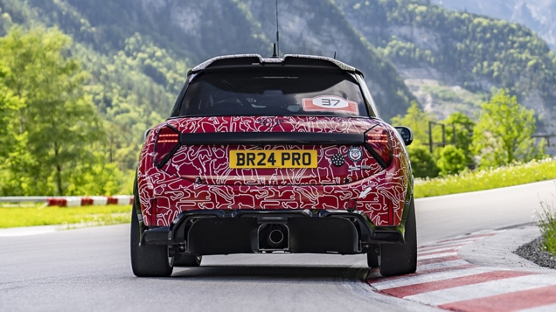 Новый хот-хэтч Mini John Cooper Works с бензиновым мотором готовится к дебюту