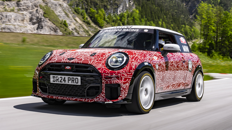 Новый хот-хэтч Mini John Cooper Works с бензиновым мотором готовится к дебюту