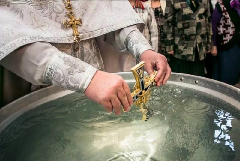 
Отличается ли канунная вода 18 января от крещенской 19 января                