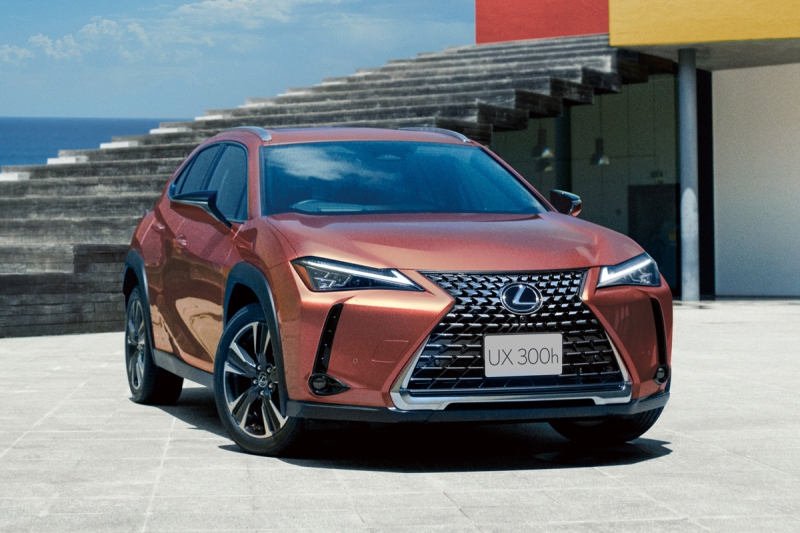 Посвежевший Lexus UX получит более мощную гибридную установку и станет быстрее