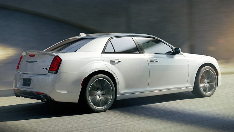 Stellantis прощается с седаном Chrysler 300: топ-версия С уже снята с производства