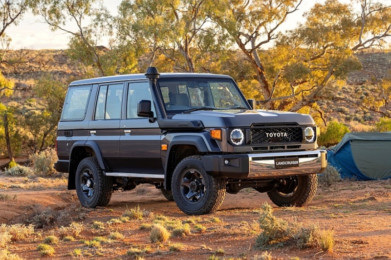 Toyota Land Cruiser 70 лишился мотора V8 на главном рынке и получил новую версию с МКП