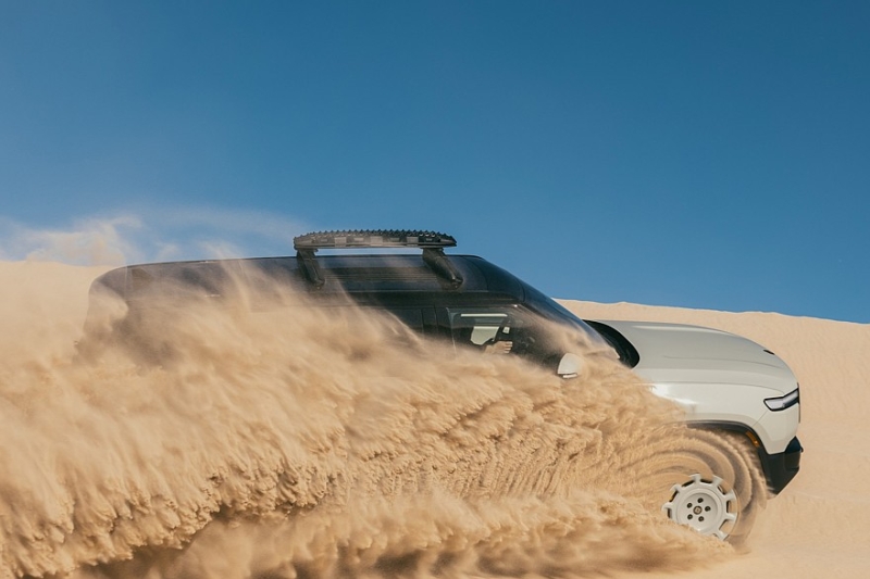 Внедорожник Rivian R1S и пикап Rivian R1T обзавелись спецверсиями для пустыни